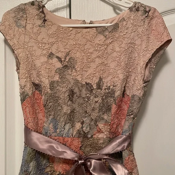 Adrianna Papell Matelasse Floral Jacquard Column Gown Size 0 - Picture 4 of 10